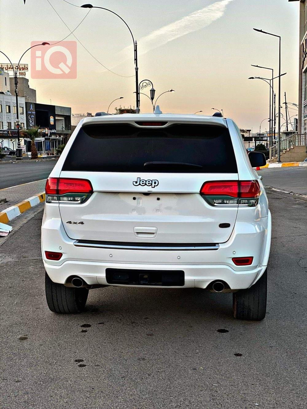 جیپ گراند شیرۆکی